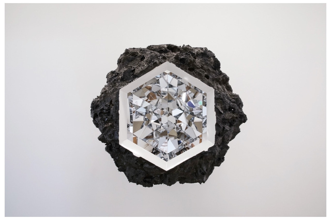 INSIDE ME

2018

Aluminum, high density foam, resin, auto paint, acrylic mirror

Variation 2 of&amp;nbsp;4 + 1&amp;nbsp;AP

143.5 x 161.5 x 104 cm / 56 1/2 x 63 1/2 x 41 inches

300&amp;#39;000 USD