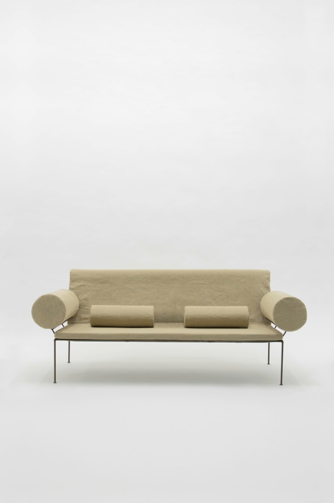 Divan

1991/2014

Steel, foam, linen

Unique variation in an open edition (handmade)

95 x 238 x 83 cm / 37 3/8 x 93 3/4 x 32 5/8 in

&amp;copy; Archiv Franz West &amp;copy; Estate Franz West&amp;nbsp;