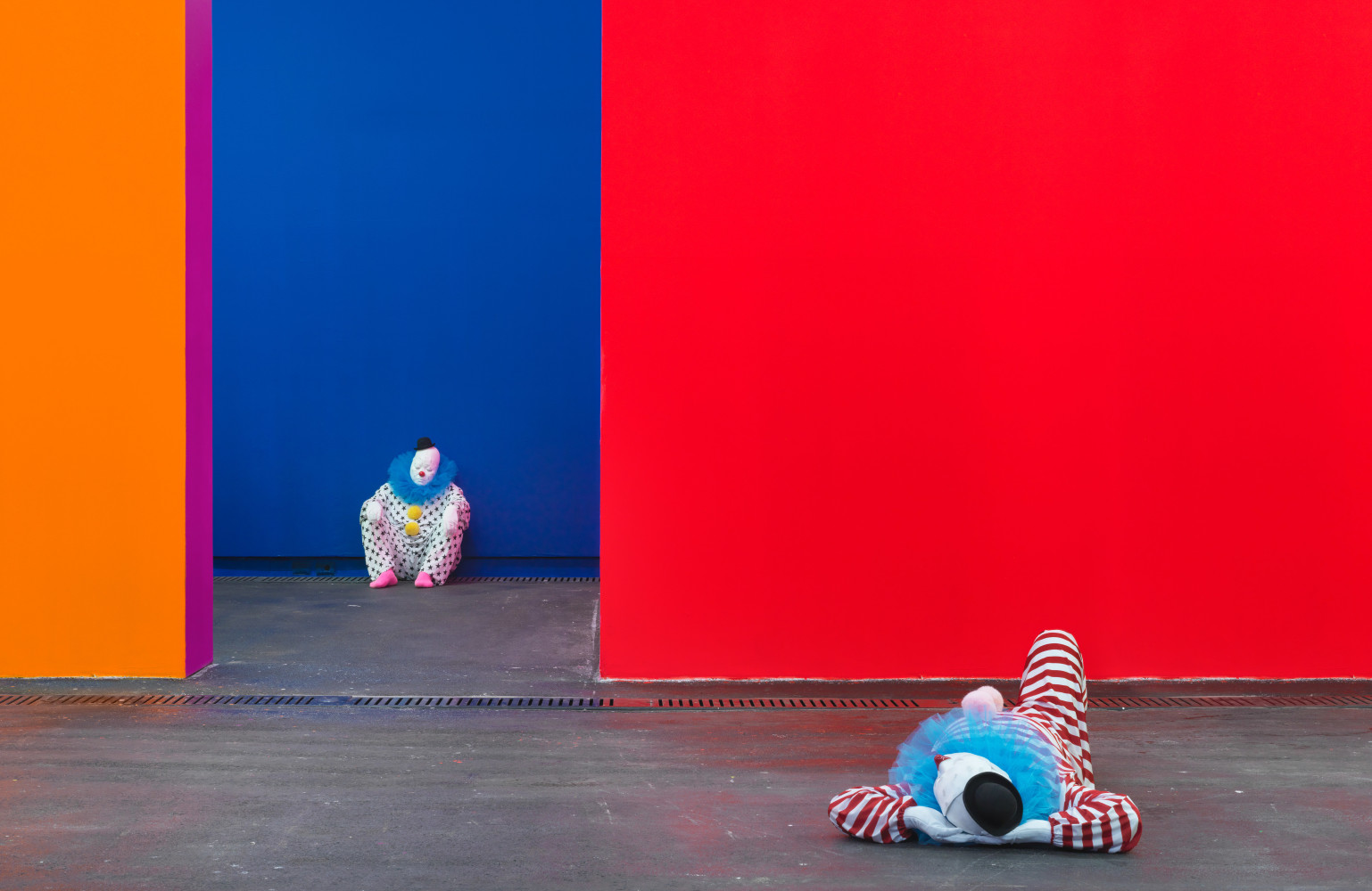 Installation view of sculptures by Ugo Rondinone