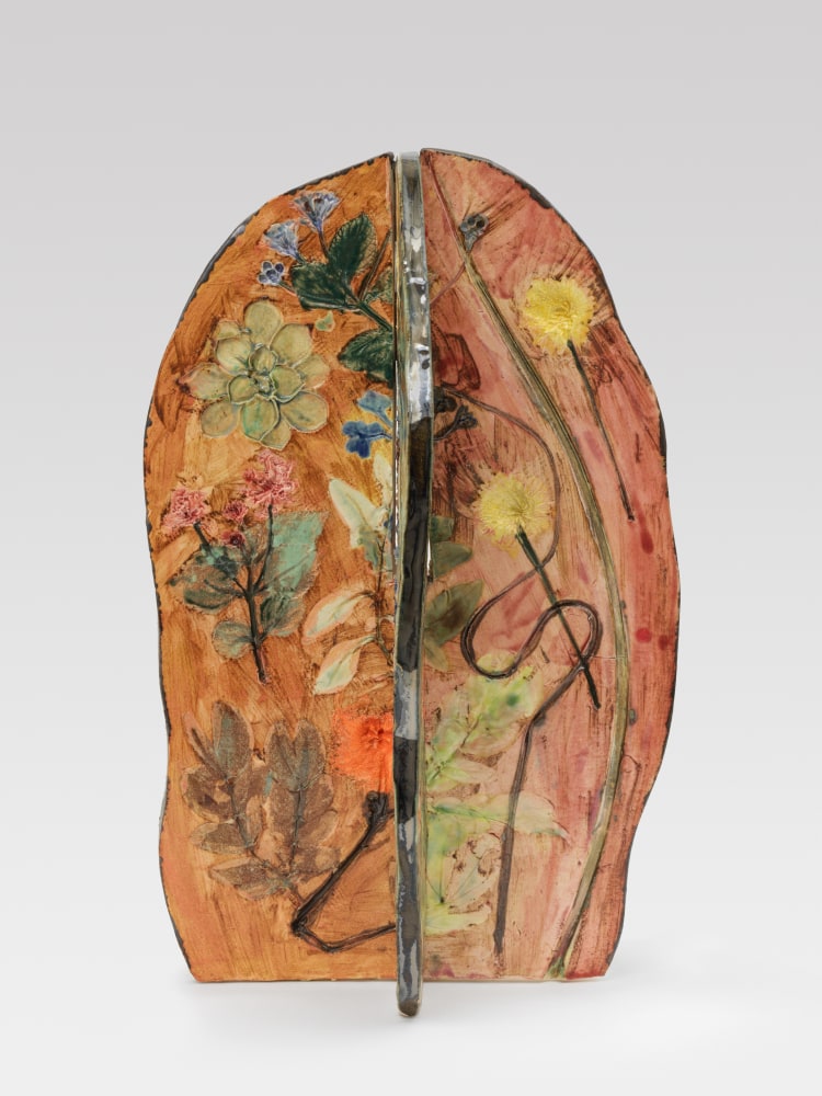 Sam Falls Untitled (Serrano Garden, 4) 2018 Glazed ceramic 42 x 26 x 29 cm / 16 1/2 x 10 1/4 x 11 3/8 in