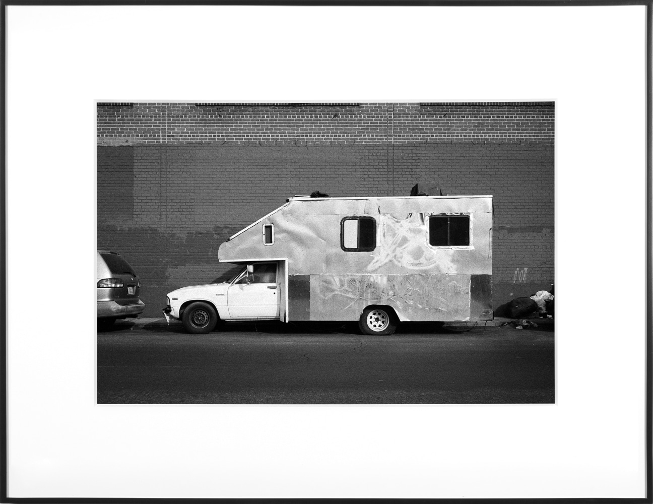 (Temporary) Homes for America: 3300 block to 4400 block, Union Pacific Avenue, between South Grande Vista Avenue and South Marianna Avenue, Los Angeles/Commerce, California, December 2020
2021
Black and white fiber print
Ed. 1/1 + 1 AP
Sheet 20.5 x 30.5 cm / 8 x 12 inches

BESHT48020