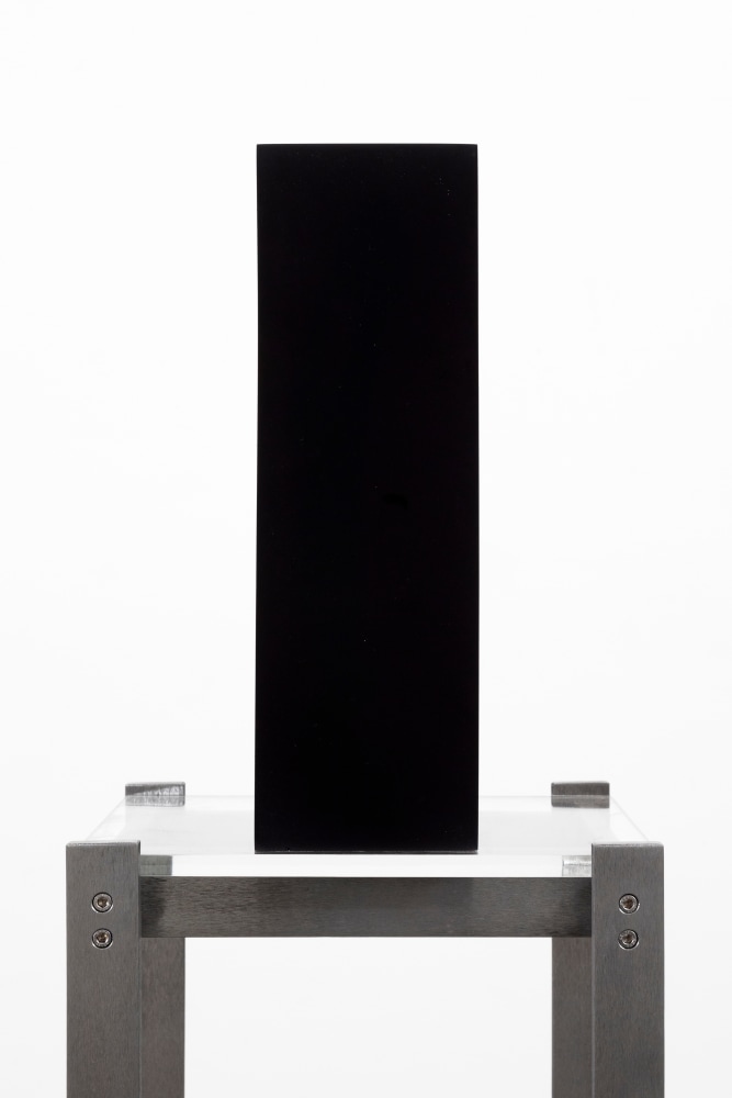 MATTHEW ANGELO HARRISON
Silenced
2024
Wooden figure, polyurethane resin, steel, acrylic
Sculpture 38 x 12 x 25 cm / 15 x 4 3/4 x 9 7/8 in
Pedestal 112 x 30.5 x 31.5 cm / 44 1/8 x 12 x 12 3/8 in
HARRI60088