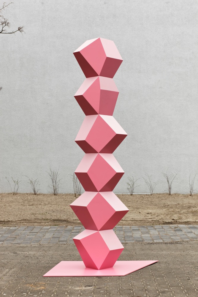 Heavy Metal Stack Pink West

2015

Powder coated steel

301 x 136.5 x 149 cm / 118 1/2 x 53 3/4 x 58 5/8 in

Pedestal 8 x 30.5 x 30.5 cm / 3 1/8 x 12 x 12 in

&amp;copy; Angela Bulloch