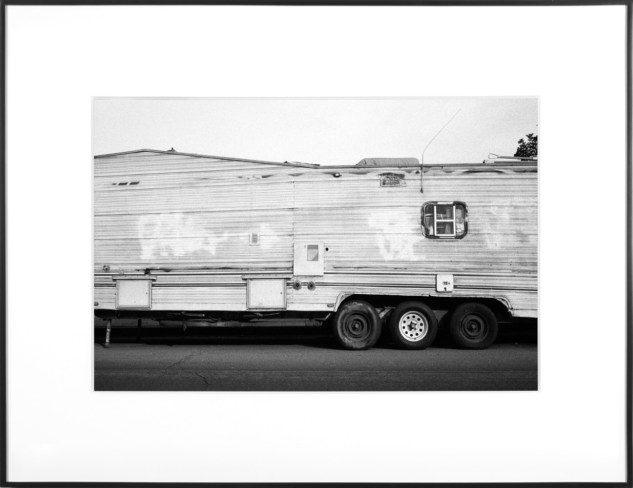 (Temporary) Homes for America: 3300 block to 4400 block, Union Pacific Avenue, between South Grande Vista Avenue and South Marianna Avenue, Los Angeles/Commerce, California, December 2020
2021
Black and white fiber print
Ed. 1/1 + 1 AP
Sheet 20.5 x 30.5 cm / 8 x 12 inches

BESHT48016