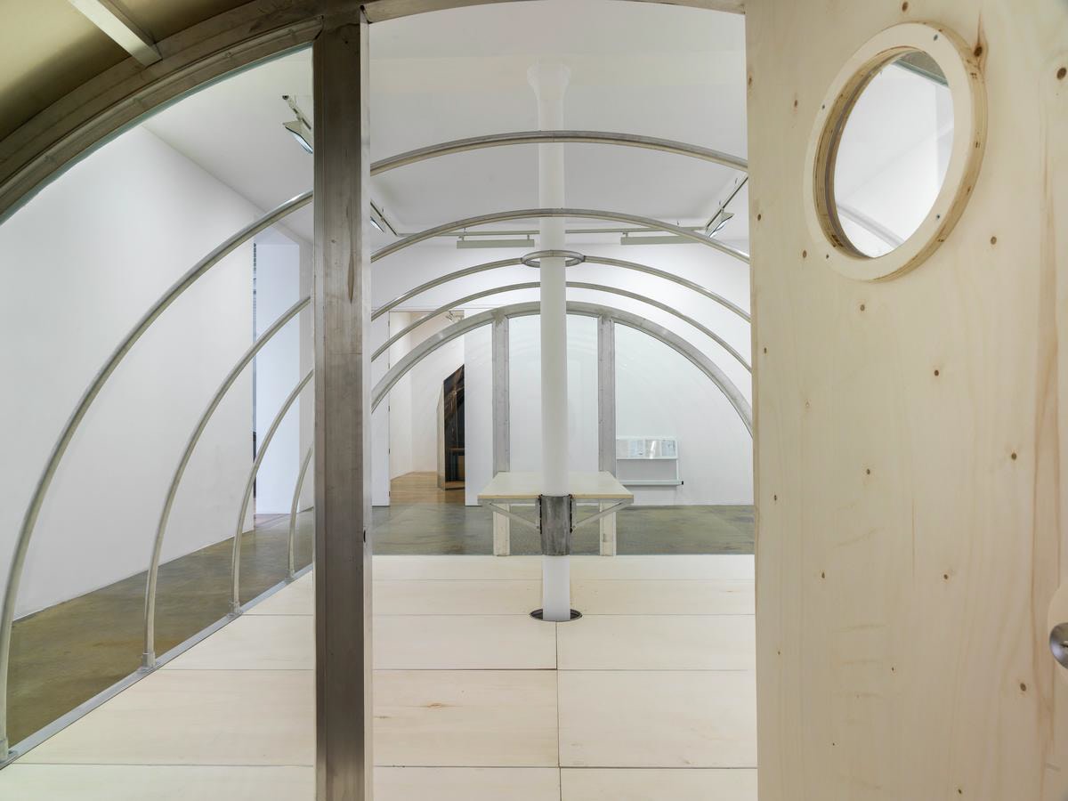 Quonset Tent

2016

Aluminum, Acrylic, Wood, Glass

228 x 608 x 400 cm / 89 3/4 x 239 3/8 x 157 1/2 in

&amp;copy; Oscar Tuazon