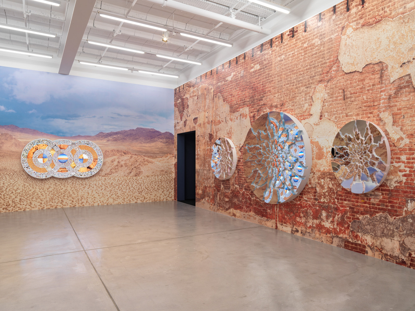 Installation view, Doug Aitken, HOWL, Galerie Eva Presenhuber, Zurich, 2023