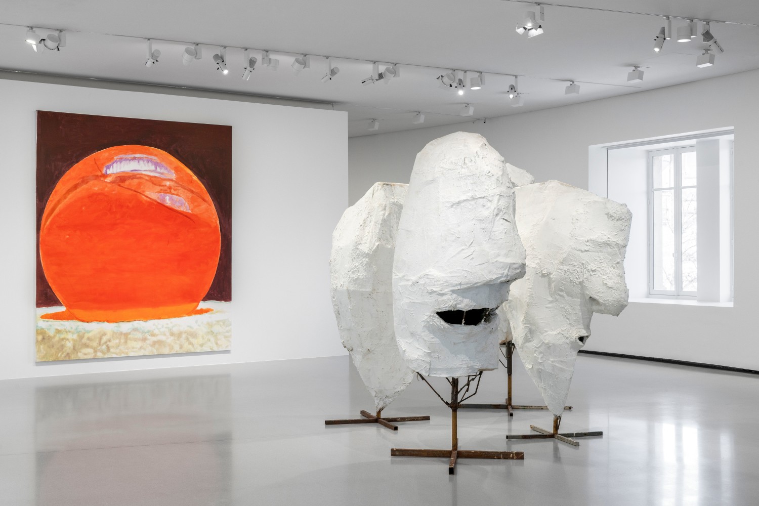 Installation view, Franz West, Le monde comme il va, Pinault Collection, Bourse de Commerce, Paris, 2024