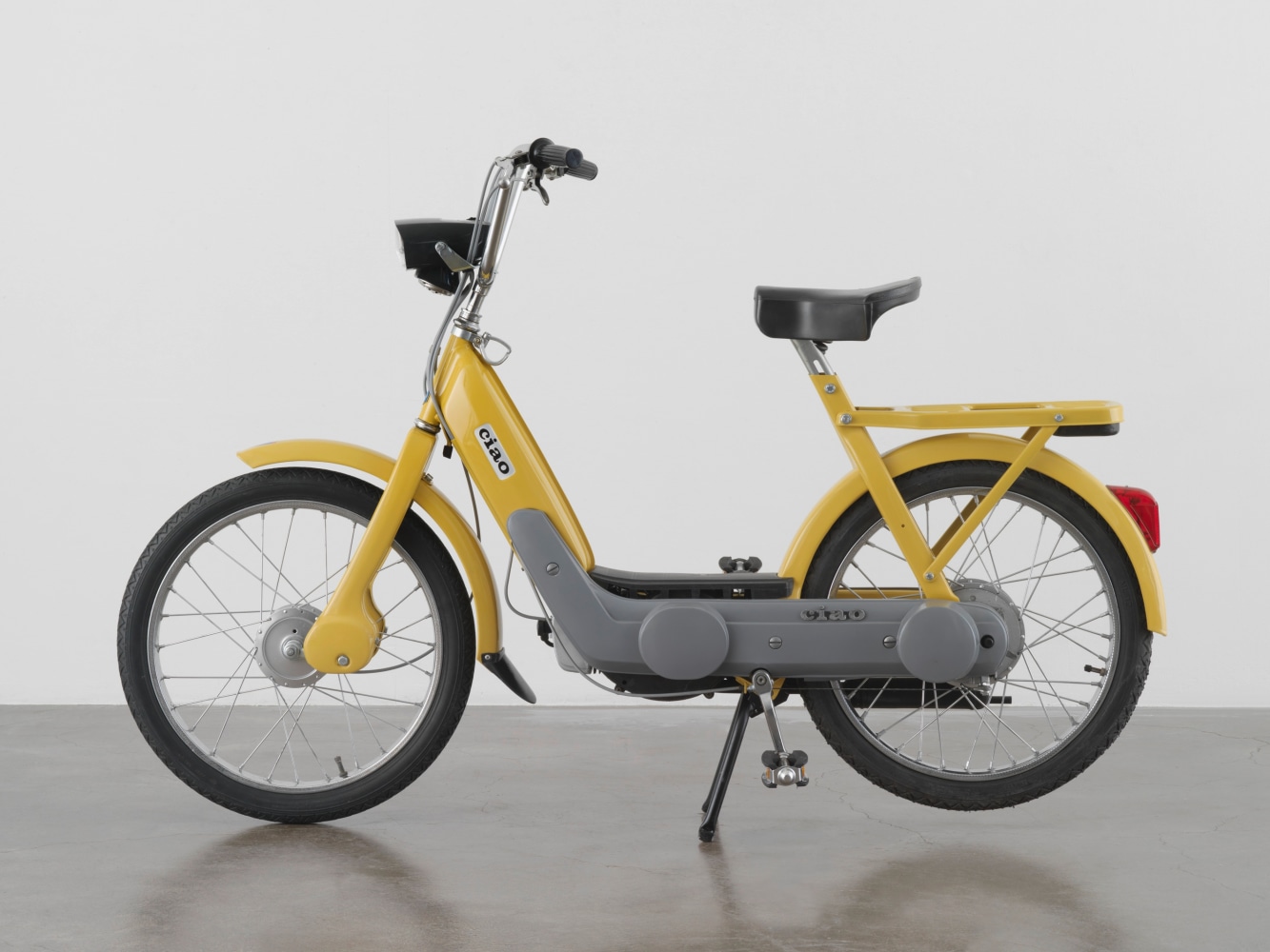 Ciao n&amp;deg;9

2013

Ciao Piaggio restored

102.5 x 157 x 47 cm / 40 3/8 x 61 3/4 x 18 1/2 in

&amp;copy; Valentin Carron