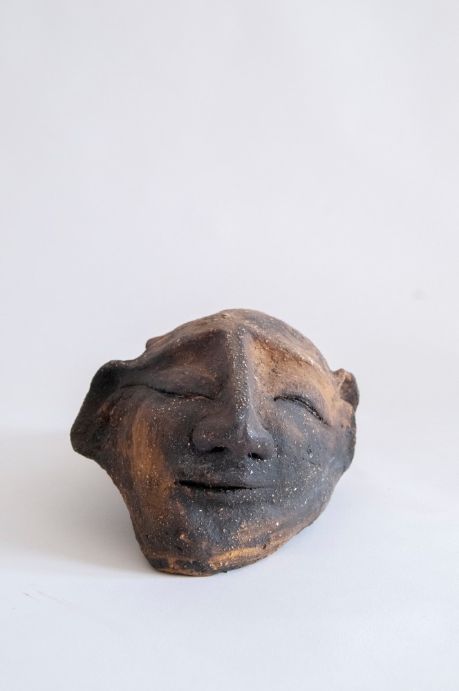 Daniel Correa Mej&amp;iacute;a
La vulnerabilidad, 2023
terracotta
11 3/4 x 6 3/4 x 4 3/8 ins.
30 x 17 x 11 cm