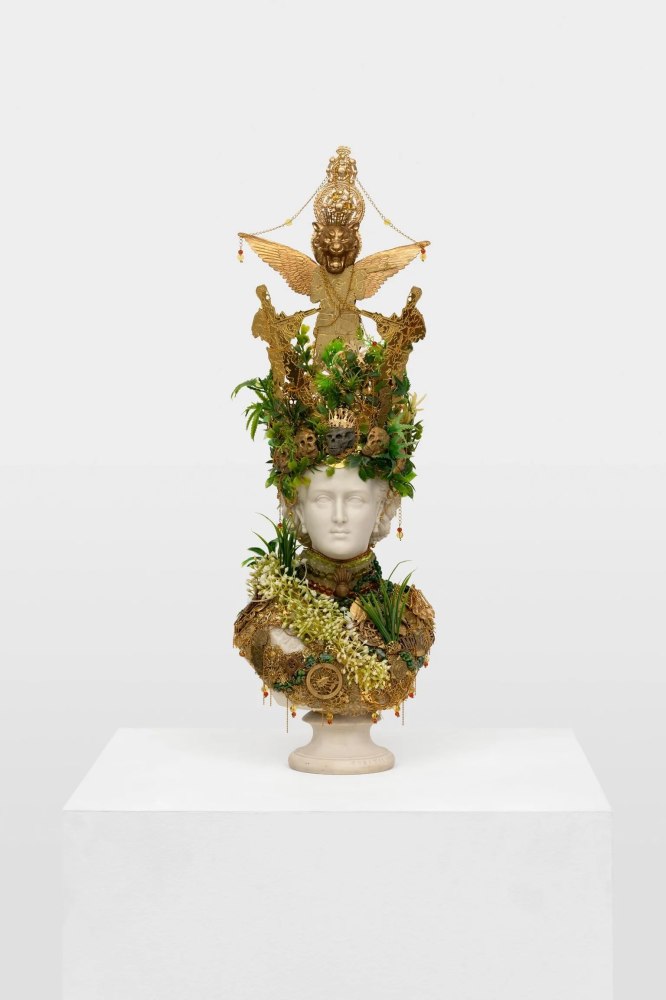 Hew Locke
Souvenir 14 (Princess Alexandra), 2023
Parien ware, brass, copper, copper alloy, jesomonite, plastic
57 x 19.5 x 18.5 cm
22 1/2 x 7 1/2 x 7 1/2 in