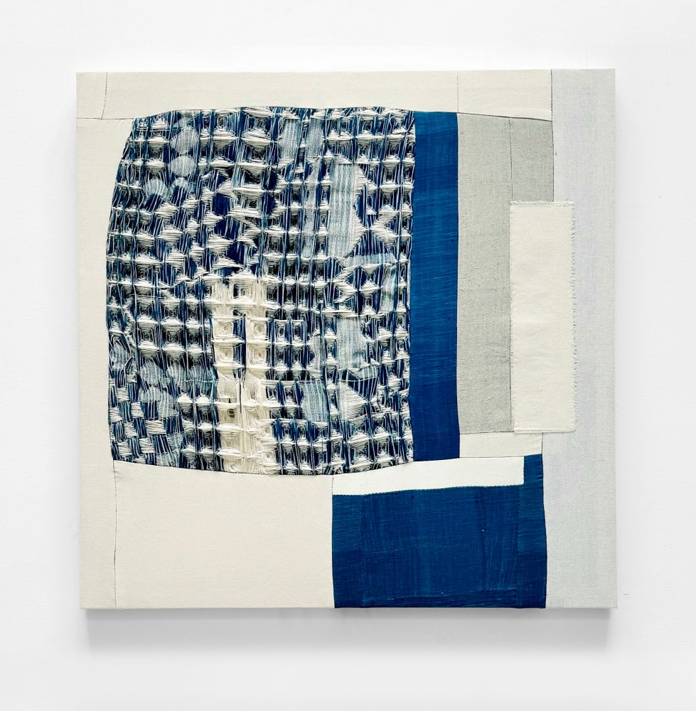 Jovencio de la Paz
Indigo Grid, 2024
hand-woven, Jacquard textiles and cotton
37 x 37 x 2 ins.
94 x 94 x 5.1 cm
(PAZ-002)