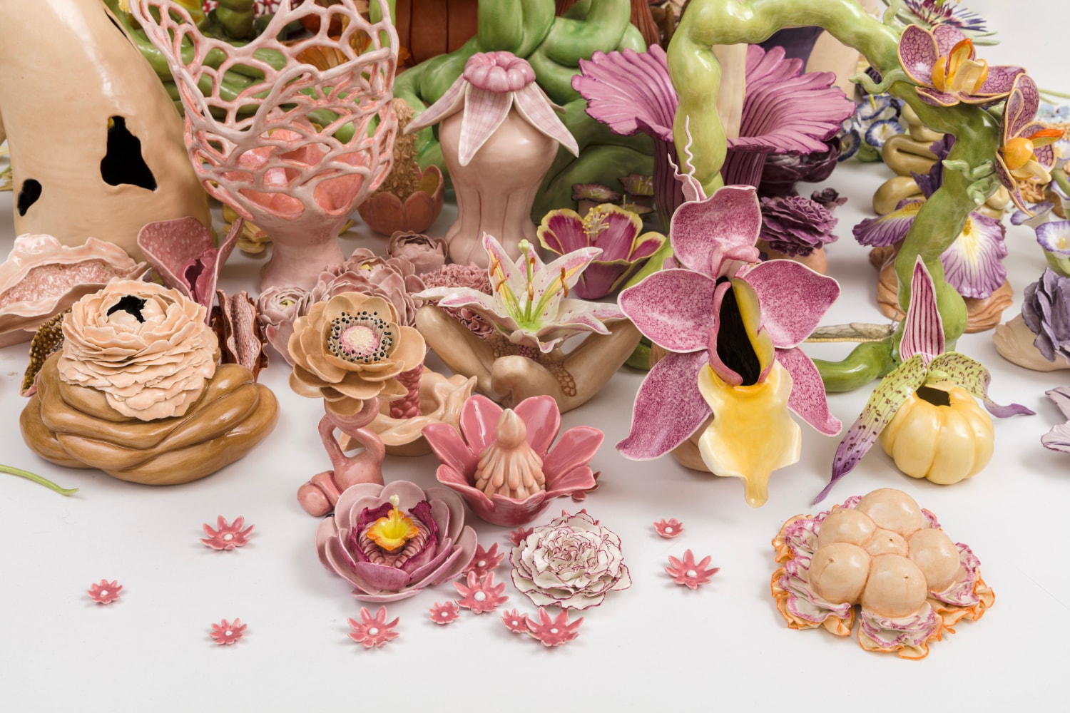 Jessica Stoller
detail of Bloom, 2019
porcelain, glaze, china paint
16 x 60 ins.
40.6 x 152.4 cm