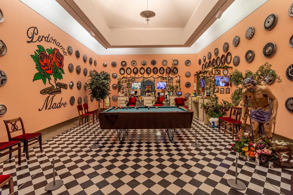 Pep&amp;oacute;n Osorio
No Crying Allowed in the Barbershop (En la barber&amp;iacute;a no se llora), 1994
mixed media and video installation
Dimensions variable