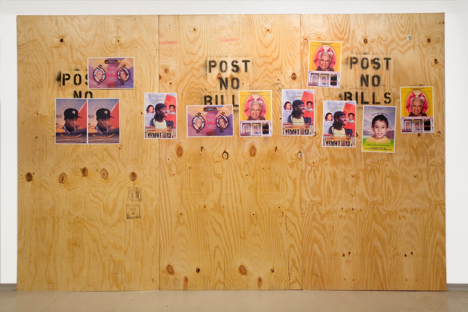 Dread Scott
Never Forget, Never Forgive: They Left Us to Die, 2006
stenciled plywood, unique prints
96 x 144 ins.
243.8 x 365.8 cm