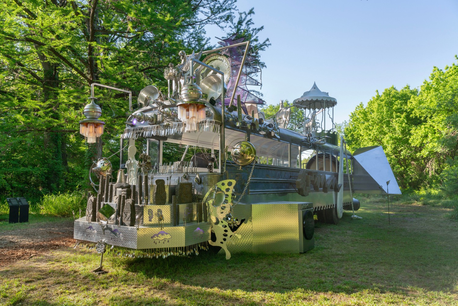 Guadalupe Maravilla: Mariposa Rel&amp;aacute;mpago, The Contemporary Austin, TX, April 4, 2024 &amp;ndash; November 3, 2024 (Installation View). Courtesy the artist and P&amp;middot;P&amp;middot;O&amp;middot;W, New York and The Contemporary Austin. Photo by Alex Boeschenstein.