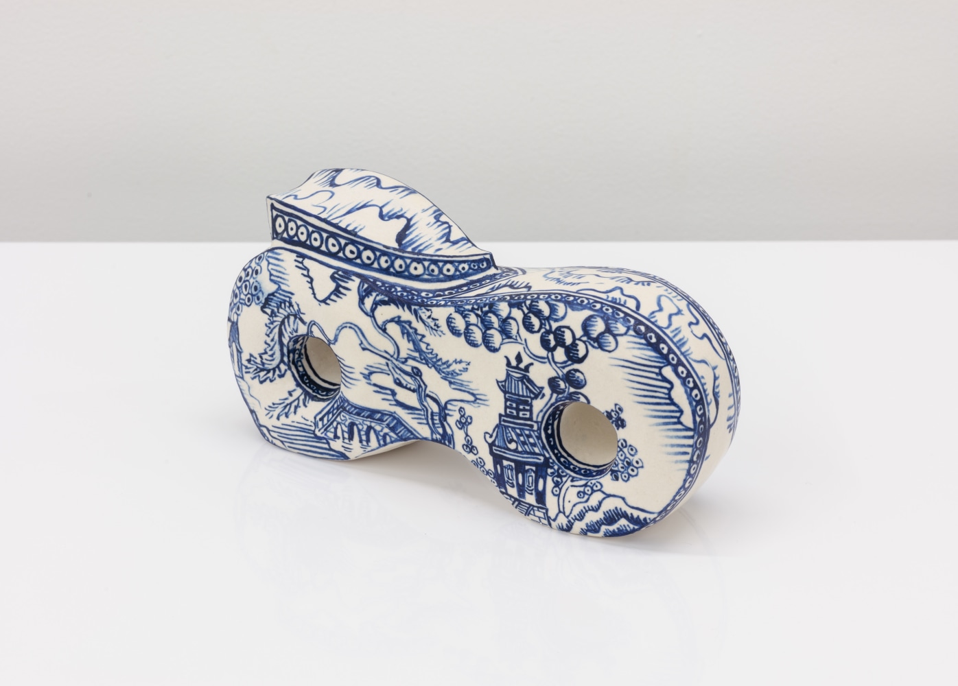 Ann Agee

Hand Warmers (231), 2019

Agee MFG back edge, Chinese on bottom

glazed English porcelain

7 x 2 1/2 x 3 1/2 ins.
17.78 x&amp;nbsp;6.35 x&amp;nbsp;8.89 cm&amp;nbsp;