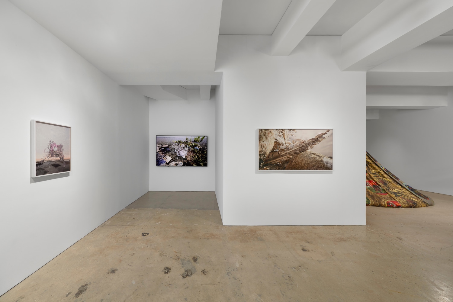 Installation view, Nahmad Contemporary. &amp;copy; 2022 Calder Foundation, New York / Artists Rights Society (ARS), New York. Photography by Tom Powel Imaging.