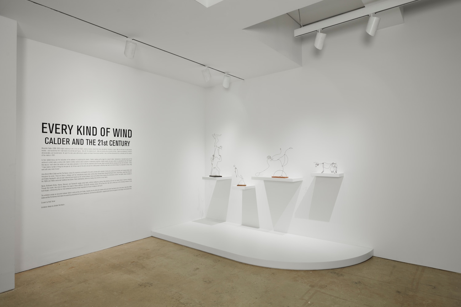 Installation view, Nahmad Contemporary. &amp;copy; 2022 Calder Foundation, New York / Artists Rights Society (ARS), New York. Photography by Tom Powel Imaging.