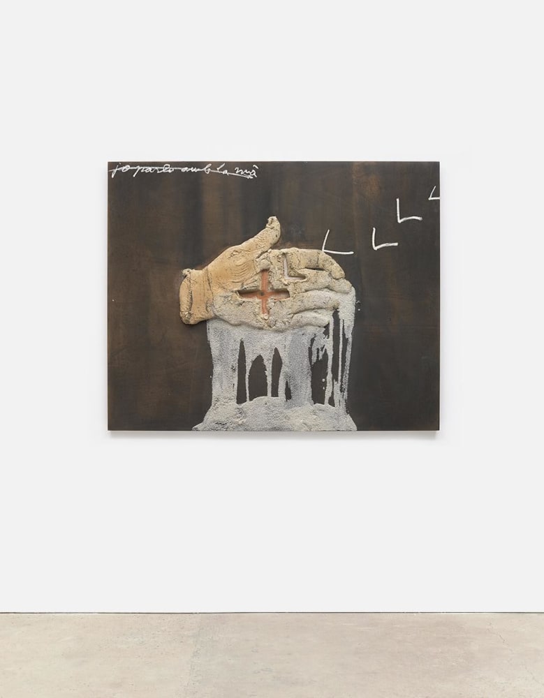 Jo Parlo amb la M&amp;agrave; (I Speak to the Hand),&amp;nbsp;1999, Oil and sand on wood panel, 51 1/4 x 63 3/4 in. (130 x 162 cm.)&amp;nbsp;&amp;copy; 2017 Comissi&amp;oacute; T&amp;agrave;pies / Artists Rights Society (ARS), New York / VEGAP, Madrid