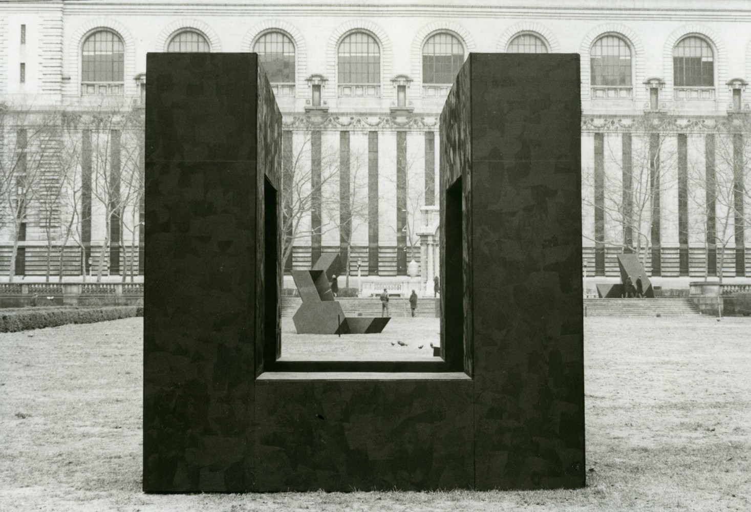 Plywood, painted black
10 ft. 8 in. &amp;times; 10 ft. 8 in. &amp;times; 10 ft. 8 in. (325.1 &amp;times; 325.1 &amp;times; 325.1 cm)
Tony Smith: Bryant Park. New York, 1967