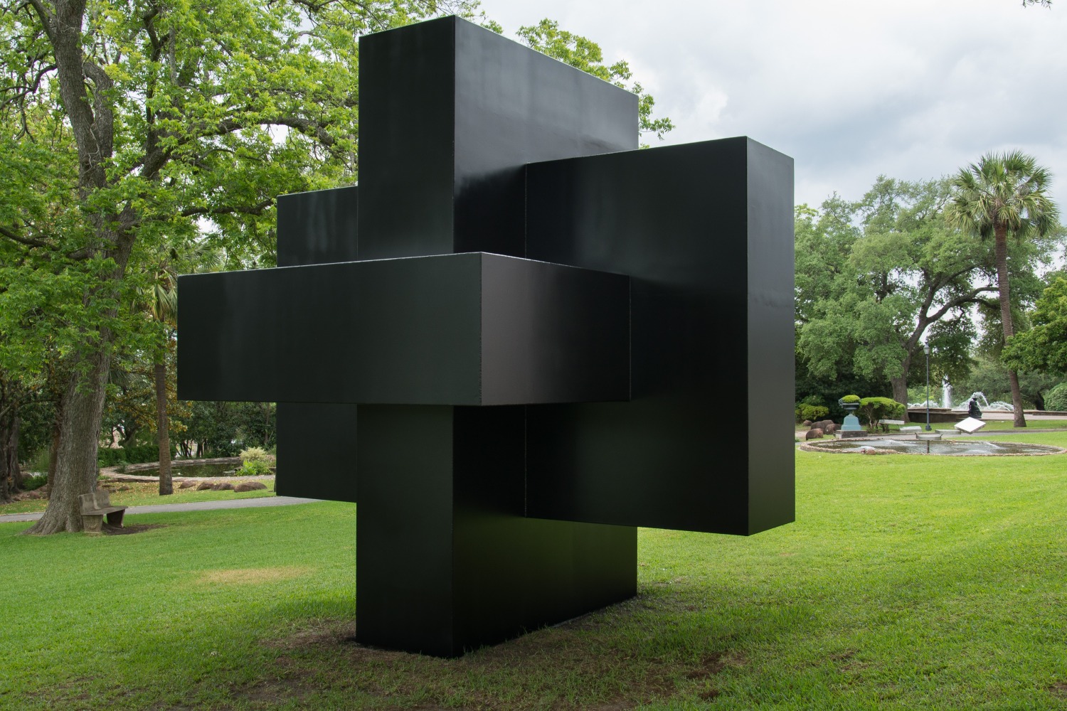 Steel, painted black
16 ft. 8 in. &amp;times; 16 ft. 8 in. &amp;times; 16 ft. 8 in. (508 &amp;times; 508 &amp;times; 508 cm), unique
McNay Art Museum, San Antonio, TX