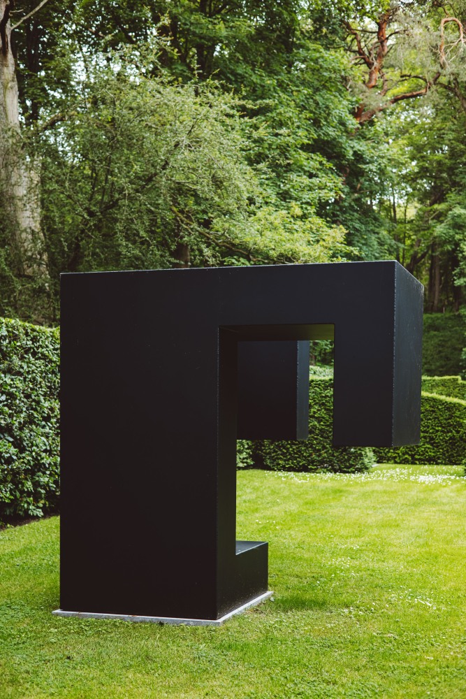 Steel, painted black
8 &amp;times; 8 &amp;times; 8 ft. (243.8 &amp;times; 243.8 &amp;times; 243.8 cm), edition AP
Don Quixote Foundation