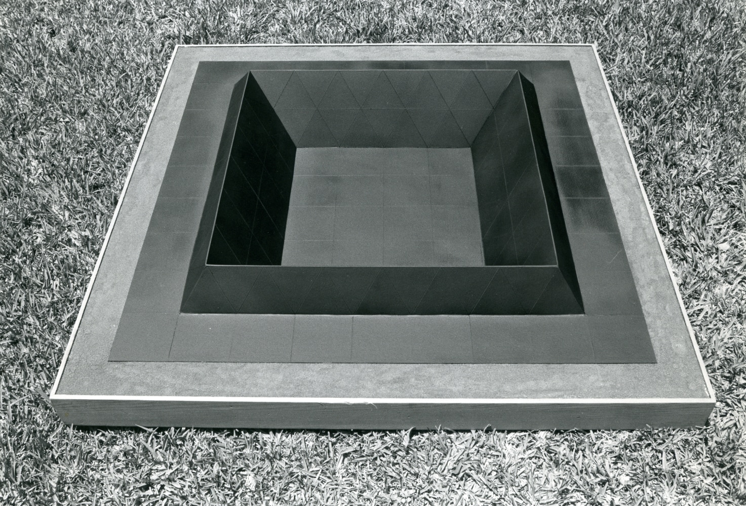 Cardboard
7 x 48 3/4 x 49 in. (17.8 x 123.8 x 124.5 cm)
&amp;nbsp;