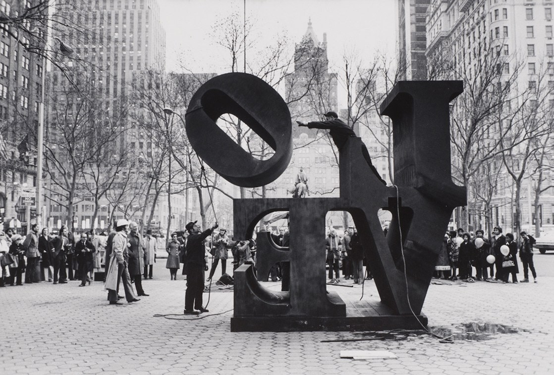 Installation of Indiana&amp;#39;s LOVE, 1966, at Fifth Avenue and Sixtieth Street, New York, November 1971. Photo: Eliot Elisofon. Eliot Elisofon Papers and Photography Collection, 1930-1988, undated [bulk 1942-1973]. The University of Texas at Austin, Harry Ransom Center