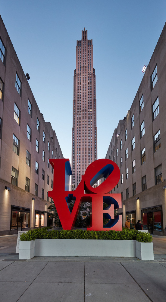 Installation view of&amp;nbsp;LOVE&amp;nbsp;(Red Outside Blue Inside) (1966-1999), Rockefeller Center, New York, 2023. Photo: Tom Powel Imaging; Artwork: &amp;copy; The Robert Indiana Legacy Initiative/Artists Rights Society (ARS), NY