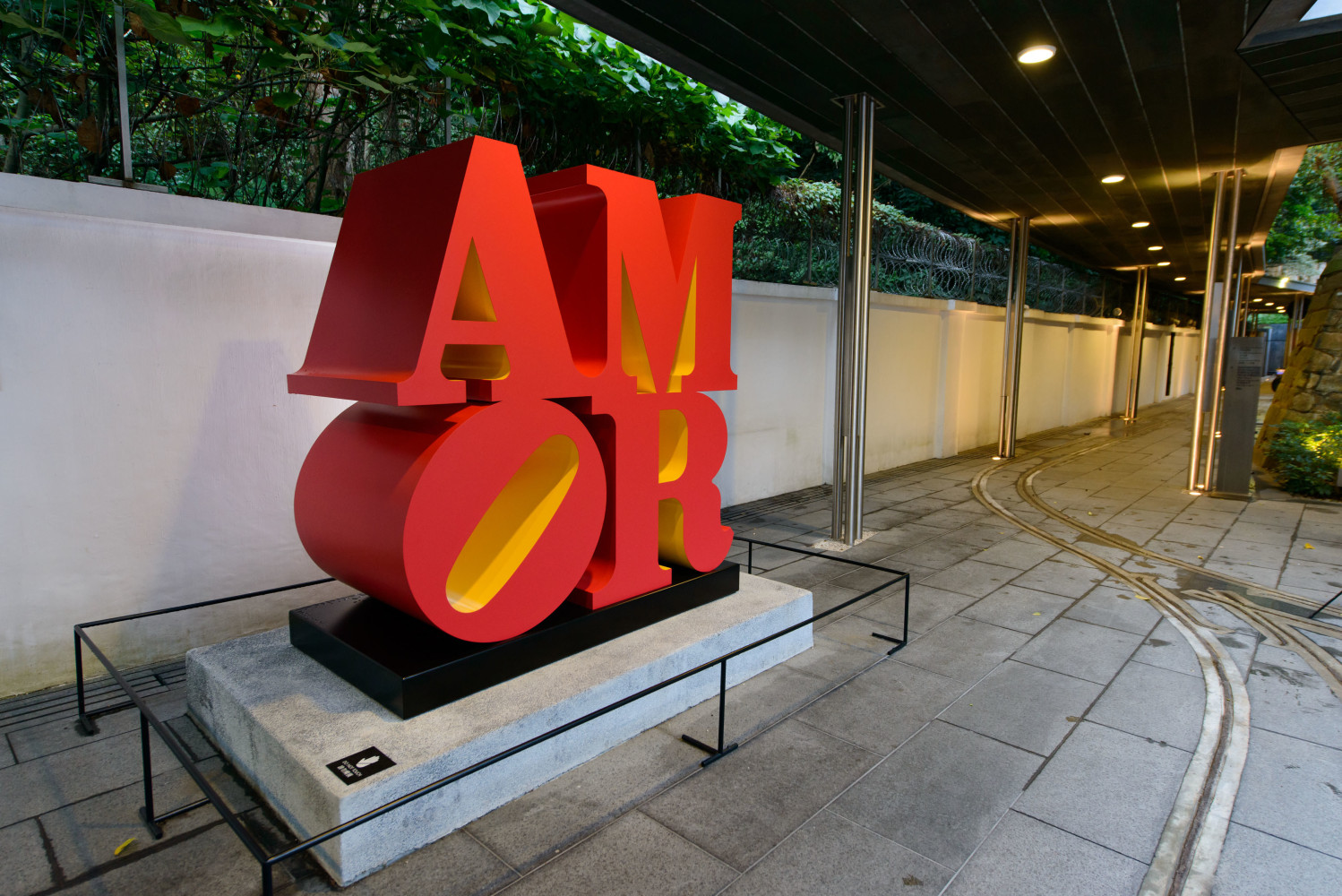 AMOR (1998&amp;ndash;2006), installed in&amp;nbsp;Love Long: Robert Indiana and Asia, Asia Society, Hong Kong,&amp;nbsp;February 7&amp;ndash;July 15, 2018