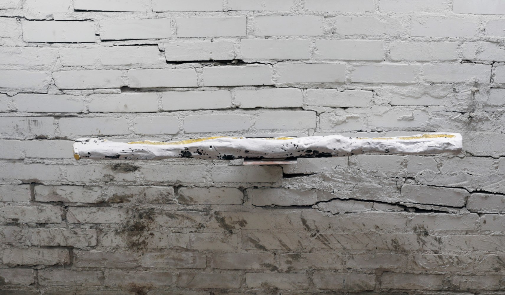 PEKKA PAIKKARI
The Origin of Winter, 2024
Glazed stoneware, 22-carat gold leaf
59" L x 4" Dia.