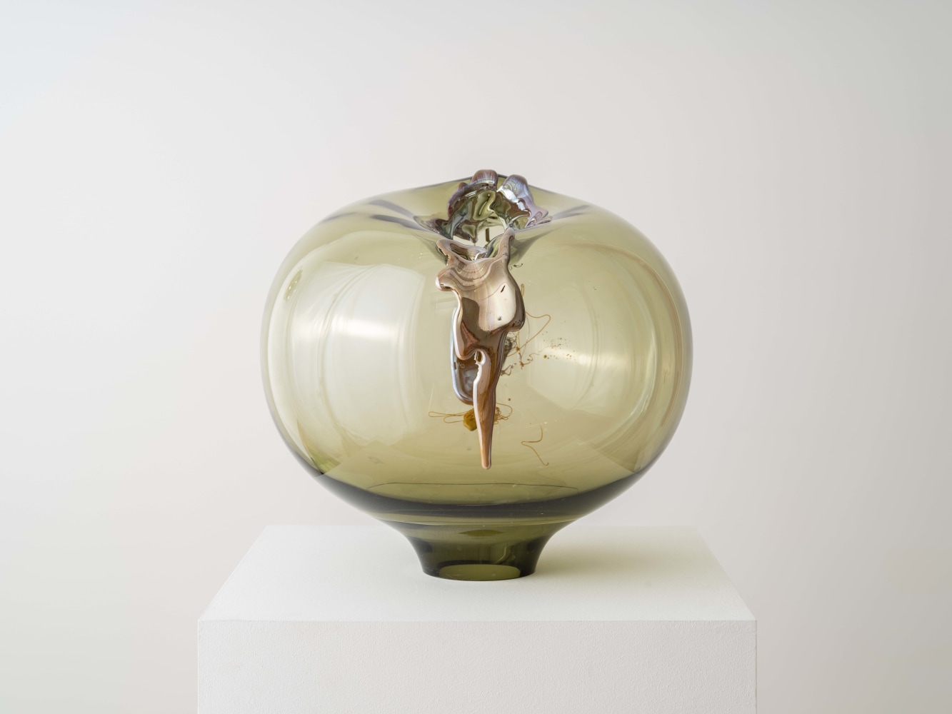 BJ&amp;Oslash;RN FRIBORG

Implosion, 2023

Hand-blown glass

17.5&amp;quot; Dia. x 17&amp;quot; D