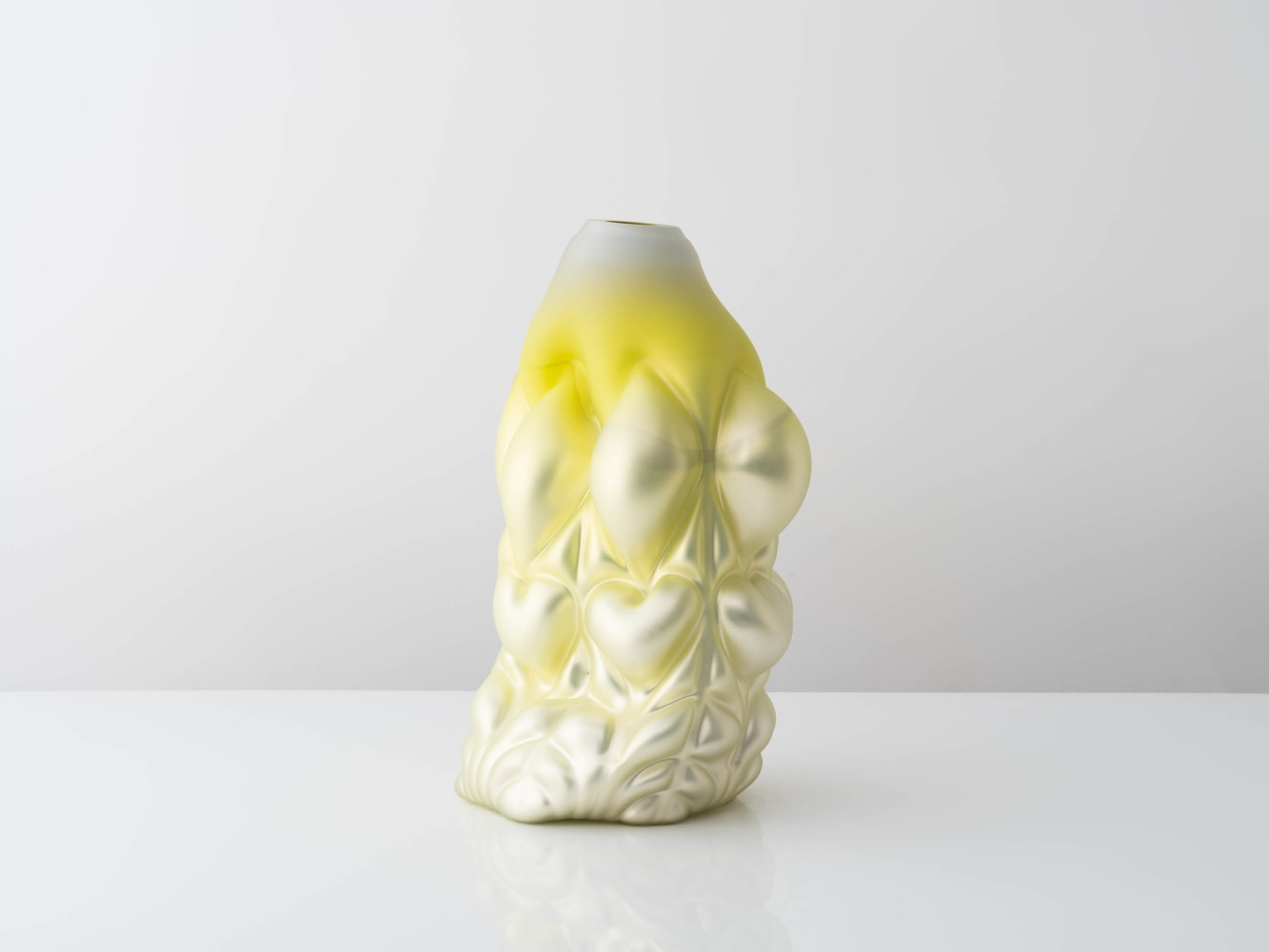 HANNA HANSDOTTER
Baroque Love, Soft Yellow Metallic, 2023
Sand-blasted and mold-blown glass, mirrored
20" H x 12" Dia.