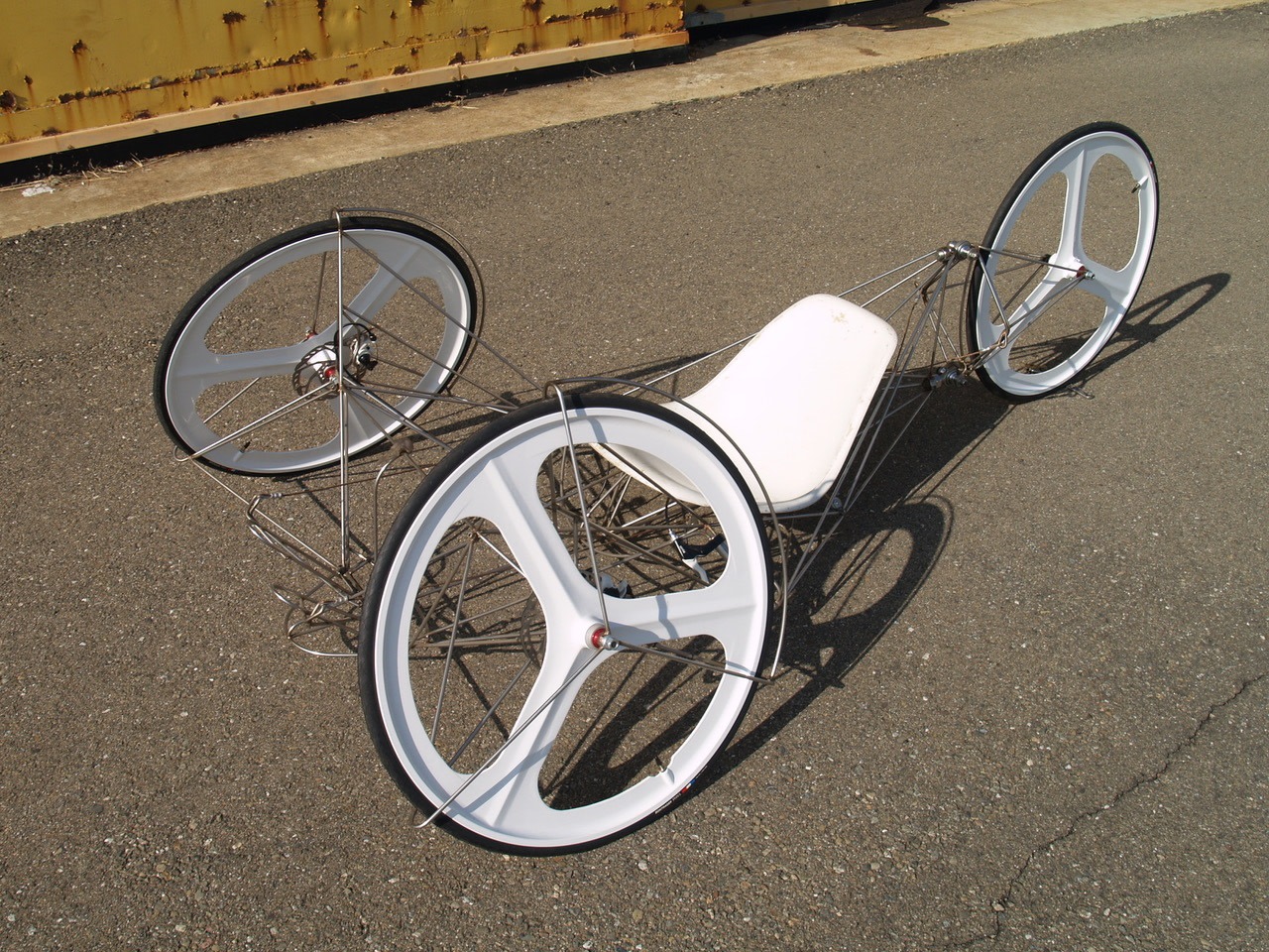 Shawn HibmaCronan Ground Looper,&quot; 2022 stainless steel, bicycle tires, fiberglass Eames chair, 3D printed bird skull ​​​​​​​90 x 26 1/2 x 49 in.