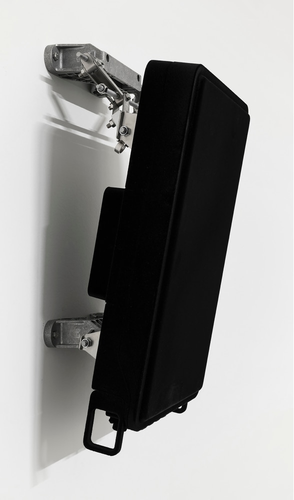 Yngve Holen

5G AirScale Black

2023

Antenna, resin, flock, metal

26 x 15.4 x 5.1 inches

66 x 39 x 13 cm

(YH 24/002)