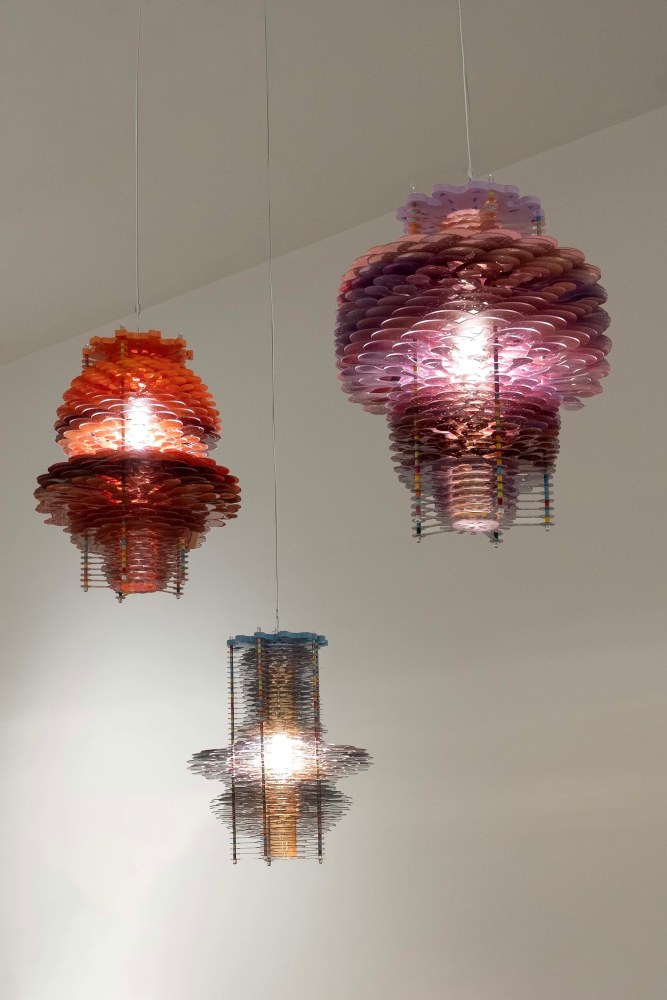 Jorge Pardo

Untitled, 2025

Flatbed print on PETG 3mm, birch, aluminum, stainless steel

3 lamps, each: 35 x 24 x 24 in
88.9 x 61 x 61 cm

(JP 25/031)