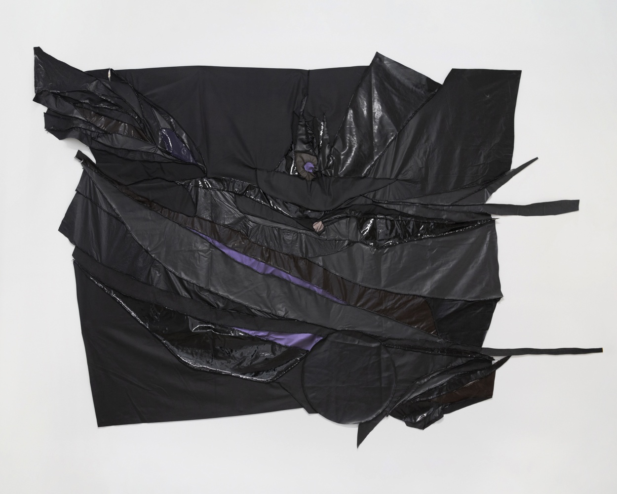 Rodney McMillian

Sky (Paradise) VI

2022

Vinyl and thread

139 x 196 1/2 inches

353.1 x 499.1 cm

(RM 22/024)