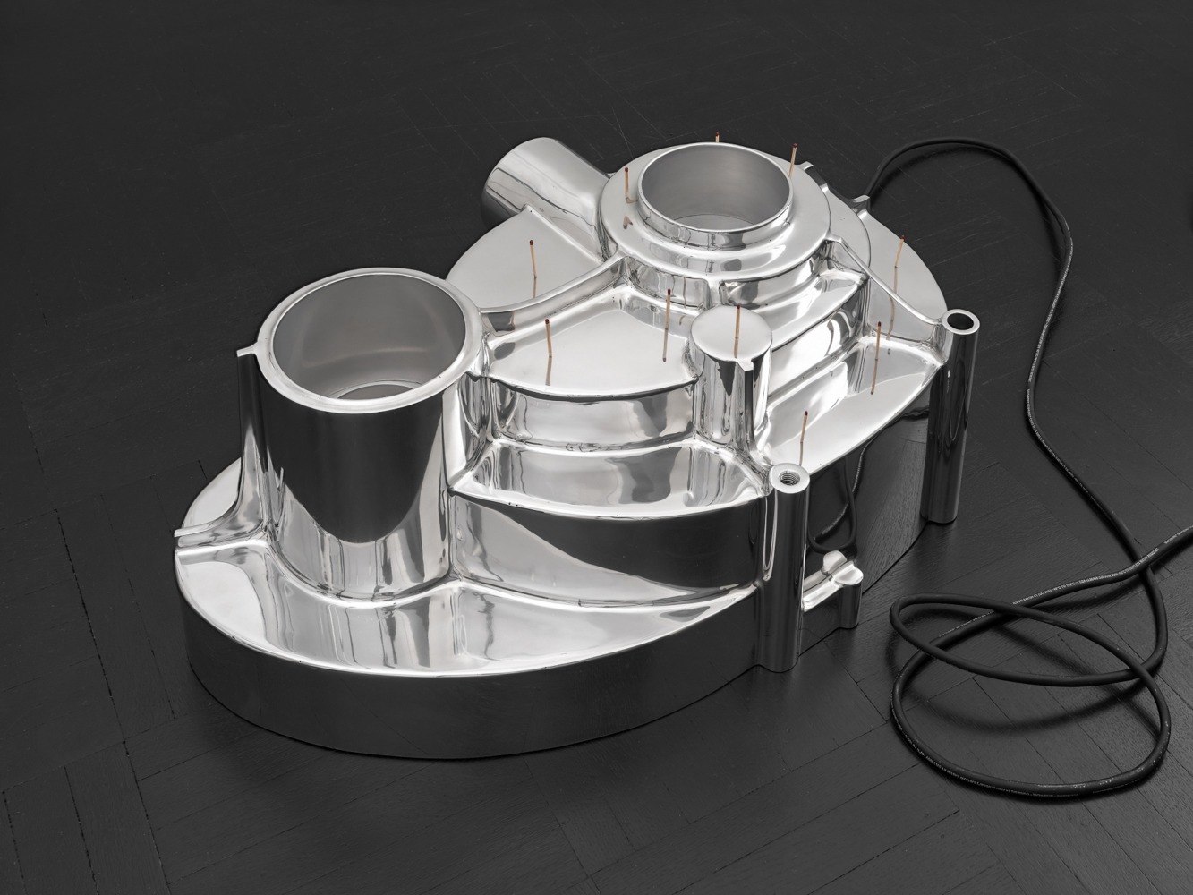 Kristin Walsh

Engine no. 11

2024

Aluminum, wood, and electromechanics

32 x 20 x 14 inches

81.3 x 50.8 x 35.6 cm

(KW 24/002)