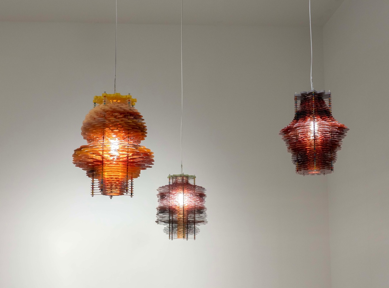 Jorge Pardo

Untitled, 2025

Flatbed print on PETG 3mm, birch, aluminum, stainless steel

3 lamps, each: 35 x 24 x 24 in
88.9 x 61 x 61 cm

(JP 25/030)