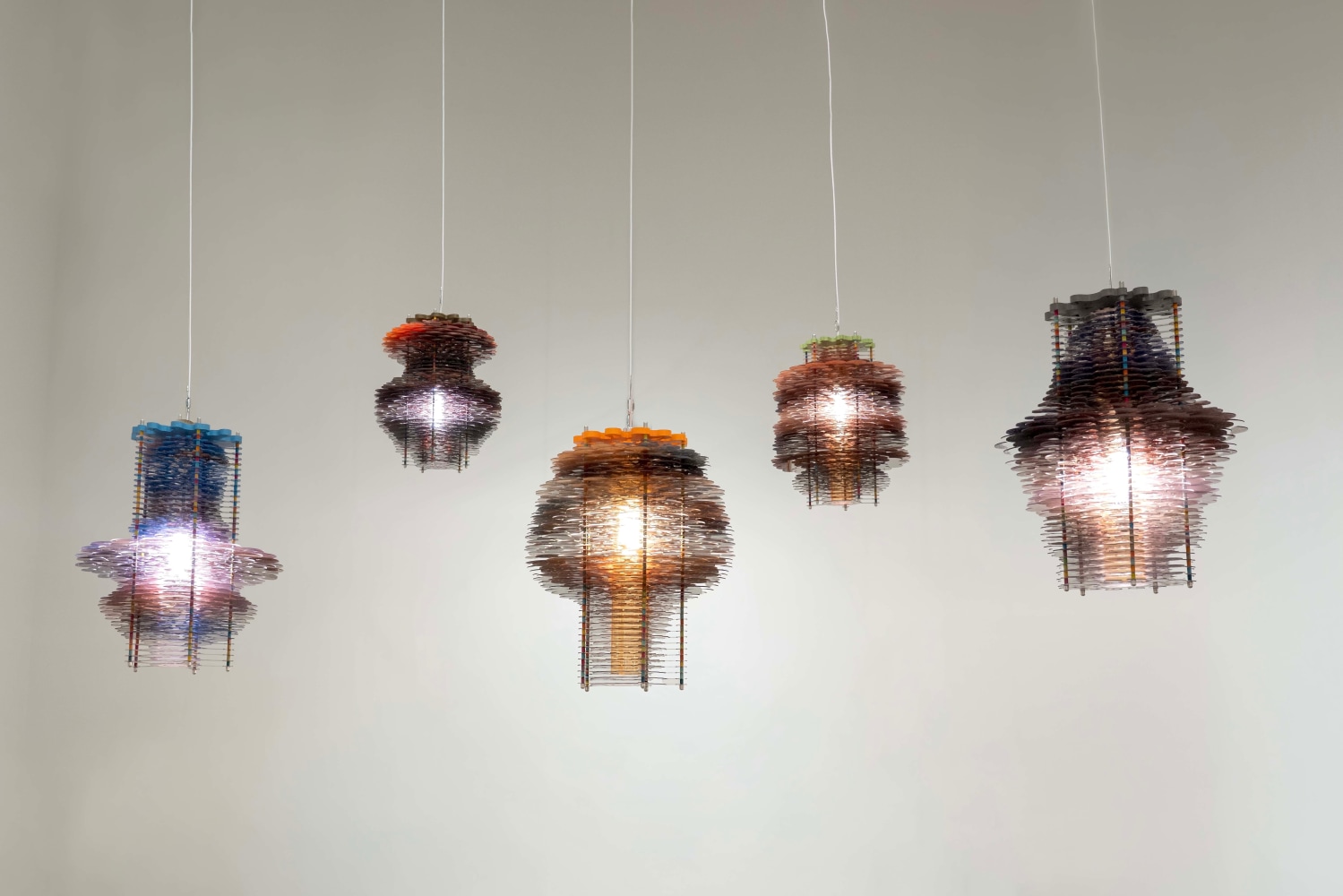 Jorge Pardo

Untitled, 2025

Flatbed print on PETG 3mm, birch, aluminum, stainless steel

5 lamps, each: 35 x 24 x 24 in
88.9 x 61 x 61 cm

(JP 25/027)