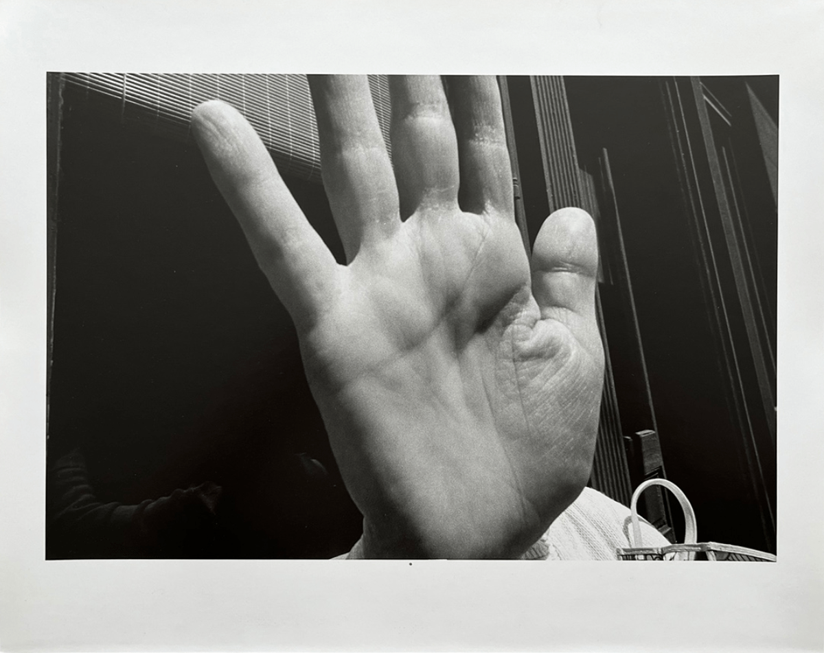 Hand Filling Frame, 1973

gelatin silver print

16 x 20 in.
