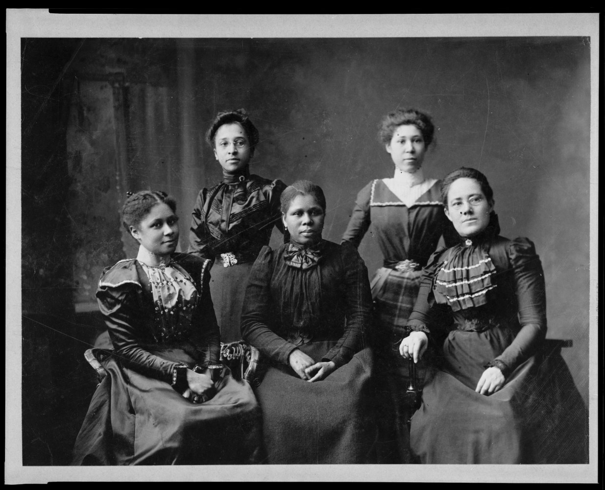 Five officers of the Women&amp;#39;s League, including Ida B. Wells, Newport, Rhode Island, ca. 1899 (Courtesy Library of Congress)