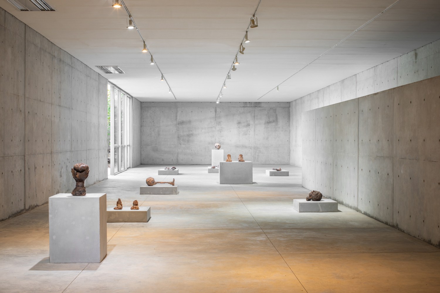 Huma Bhabha,&amp;nbsp;February 12 &amp;ndash; December 31, 2022, Fundaci&amp;oacute;n Casa Wabi,&amp;nbsp;Puerto Escondido,&amp;nbsp;Oaxaca, Mexico,&amp;nbsp;Installation&amp;nbsp;view