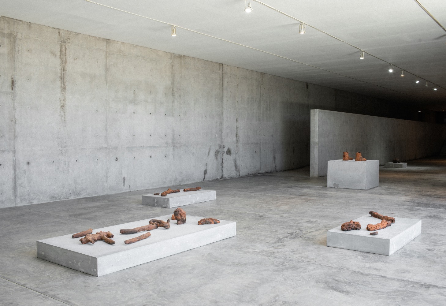 Huma Bhabha,&amp;nbsp;February 12 &amp;ndash; December 31, 2022, Fundaci&amp;oacute;n Casa Wabi,&amp;nbsp;Puerto Escondido,&amp;nbsp;Oaxaca, Mexico,&amp;nbsp;Installation&amp;nbsp;view