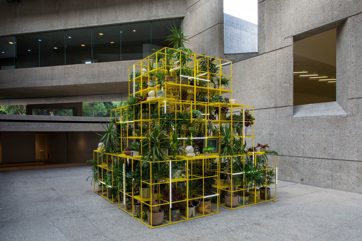 One-on-One: Rashid Johnson - Standing Broken Men - 线上展厅