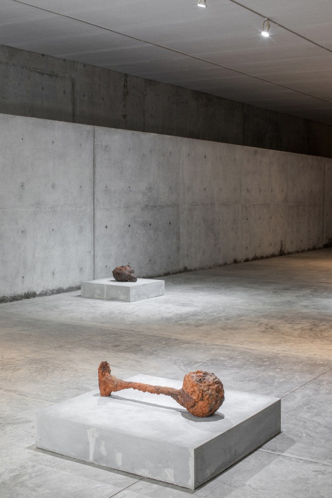 Huma Bhabha,&amp;nbsp;February 12 &amp;ndash; December 31, 2022, Fundaci&amp;oacute;n Casa Wabi,&amp;nbsp;Puerto Escondido,&amp;nbsp;Oaxaca, Mexico,&amp;nbsp;Installation&amp;nbsp;view