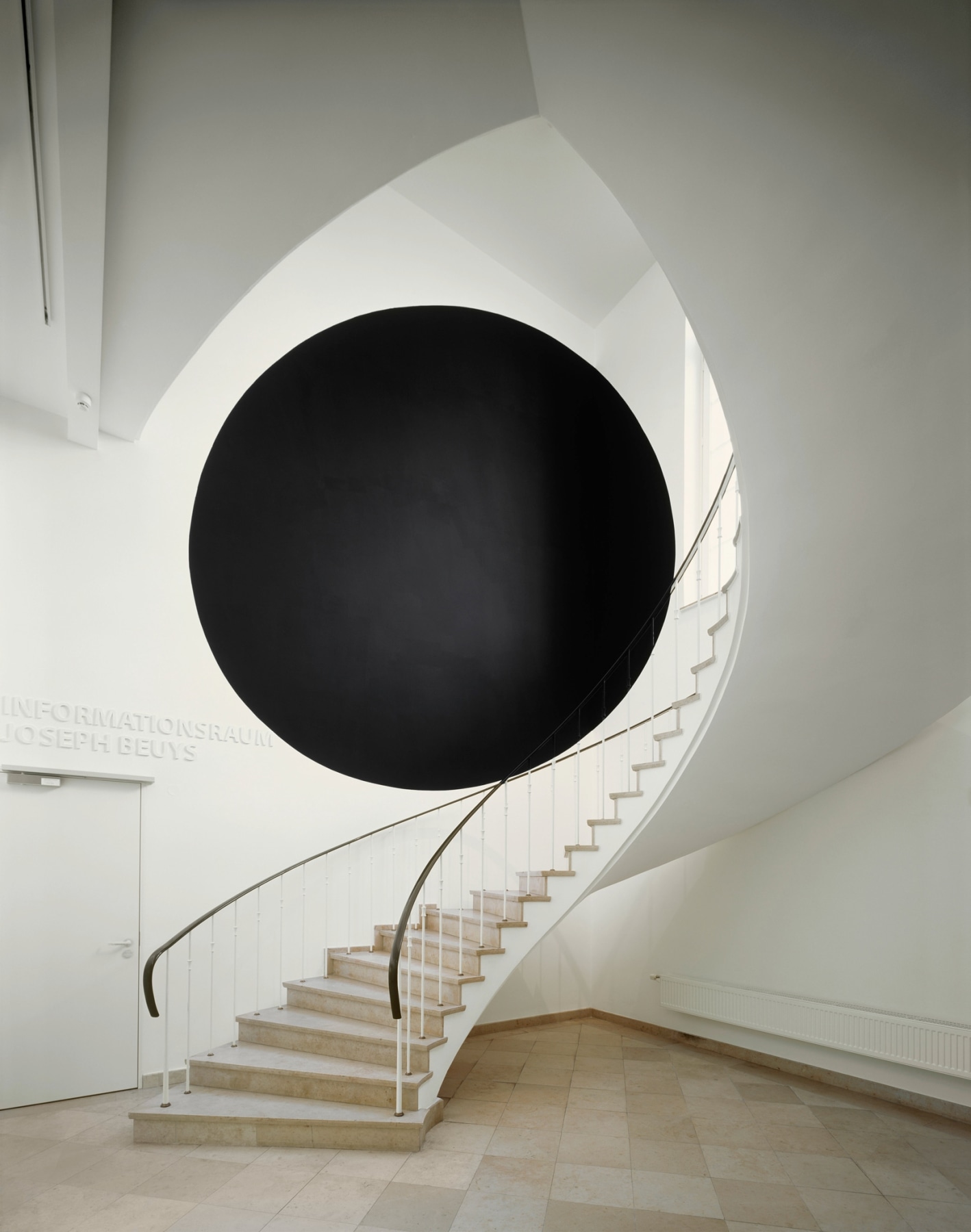 Georges Rousse, anamorphose, architecture, color black circle, Sous Les Etoiles Gallery