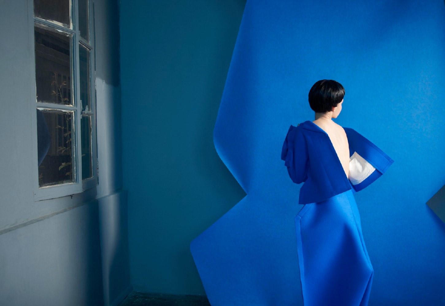 Sophie Delaporte, paper theater, woman in blue, Sous Les Etoiles Gallery
