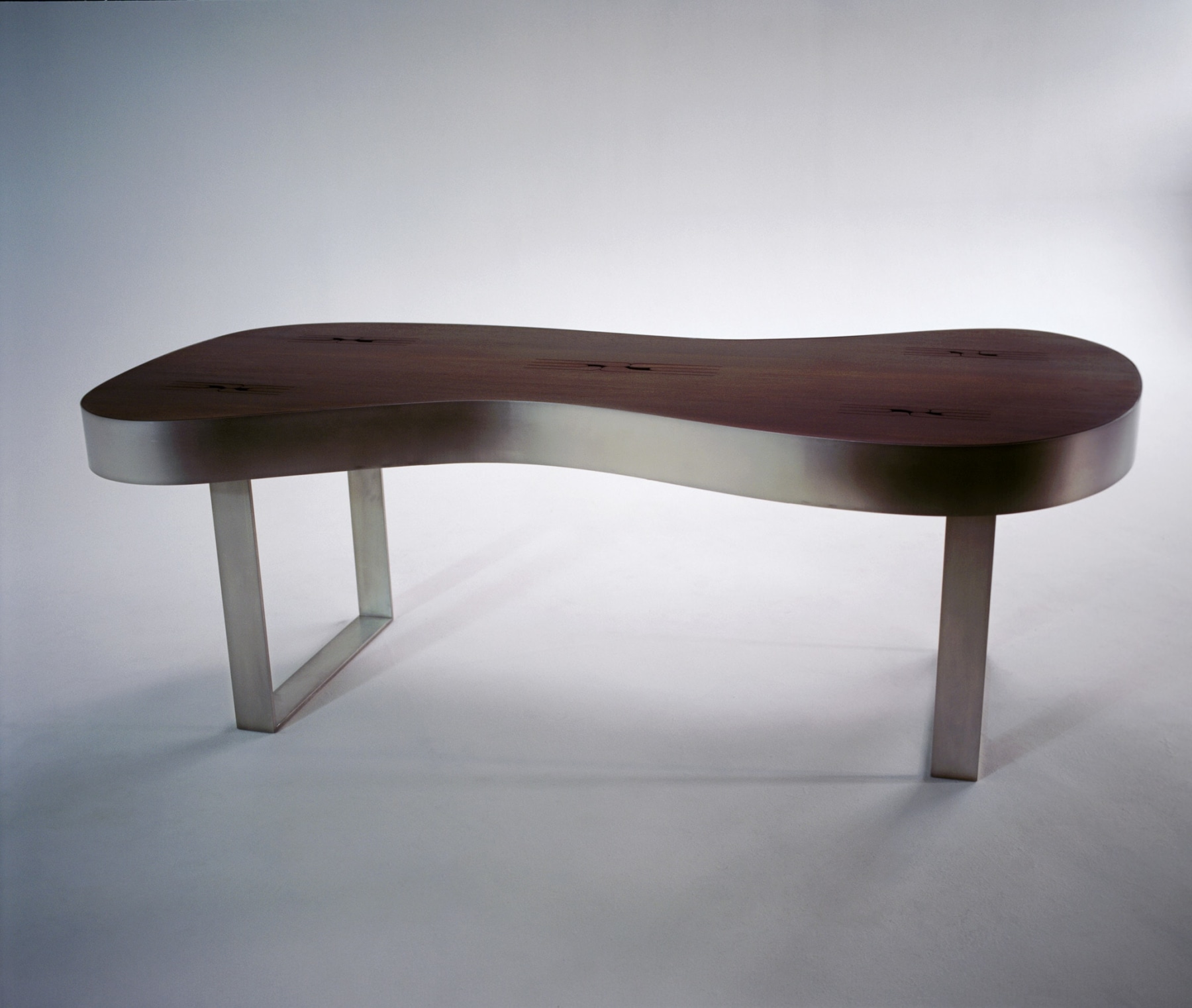 Doug Aitken, K-N-O-C-K-O-U-T (sonic table), 2005
