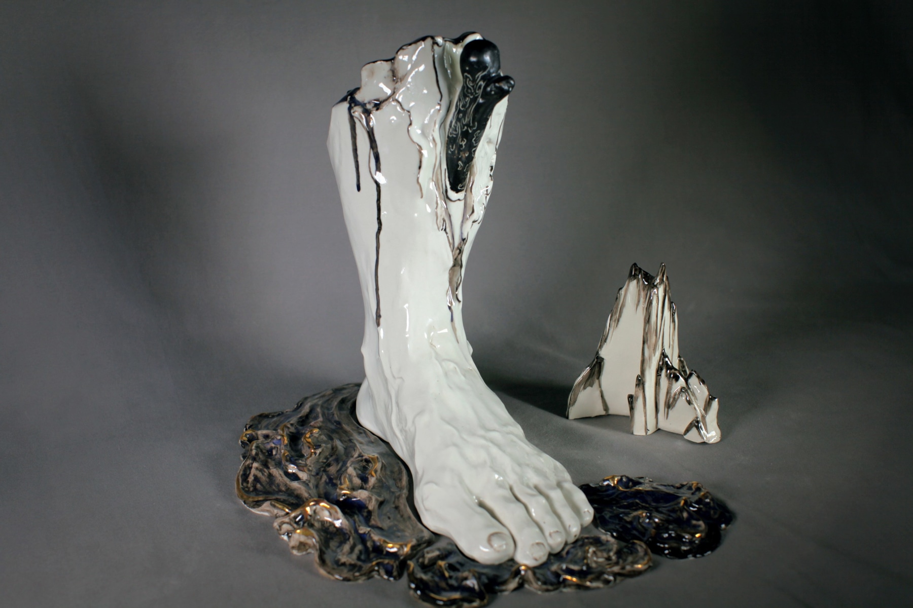 Geng_Xue_Solitary_Enlightened_One_2_Porcelain_40x45x40cm_2016